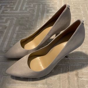 MICHEAL KORS PUMPS NEVER WORN